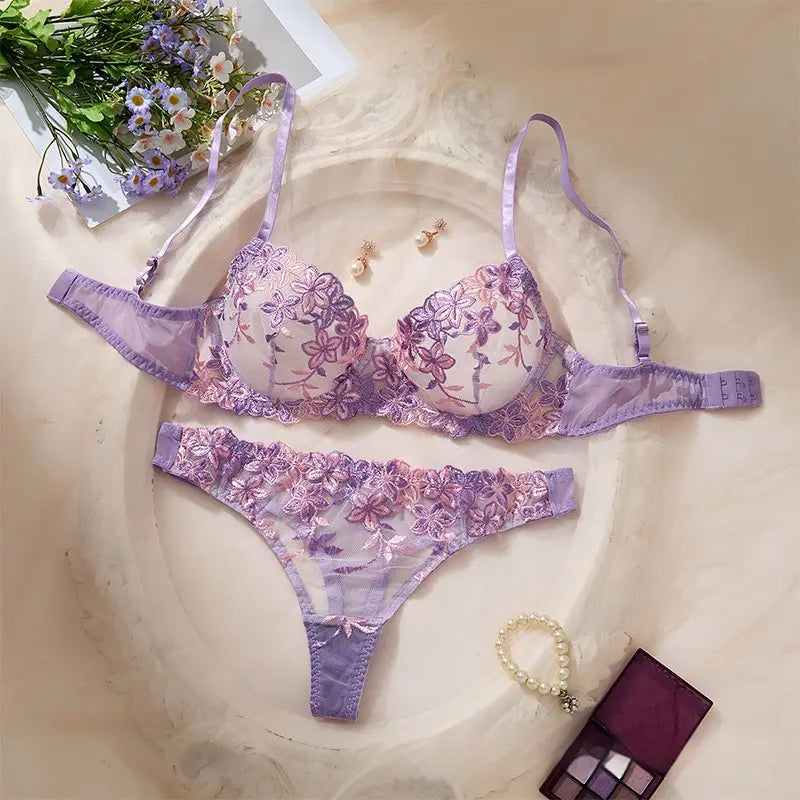 (Plus Size) Sexy Embroidered Mesh Lingerie Set | Underwire Push-Up Bra & V-String【S】