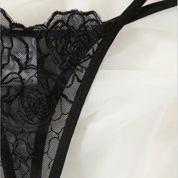 2-Piece Floral Lace Lingerie Set with Underwire Bra & Garter