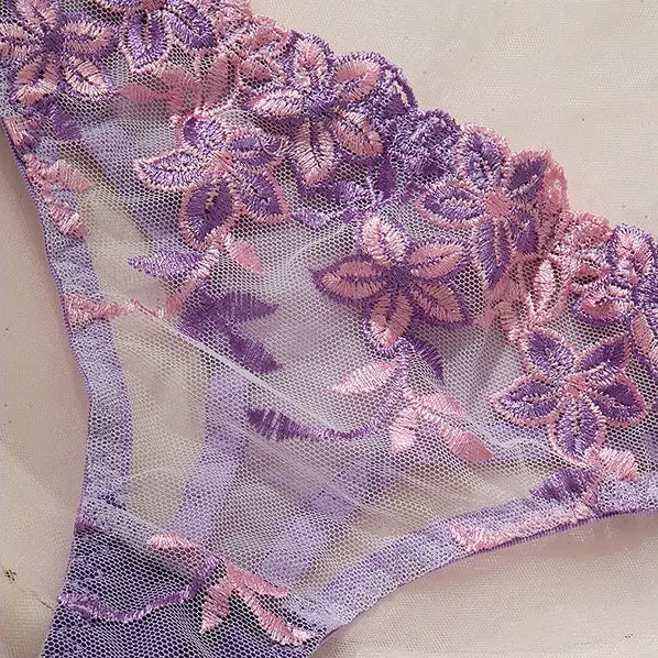 (Plus Size) Sexy Embroidered Mesh Lingerie Set | Underwire Push-Up Bra & V-String【S】